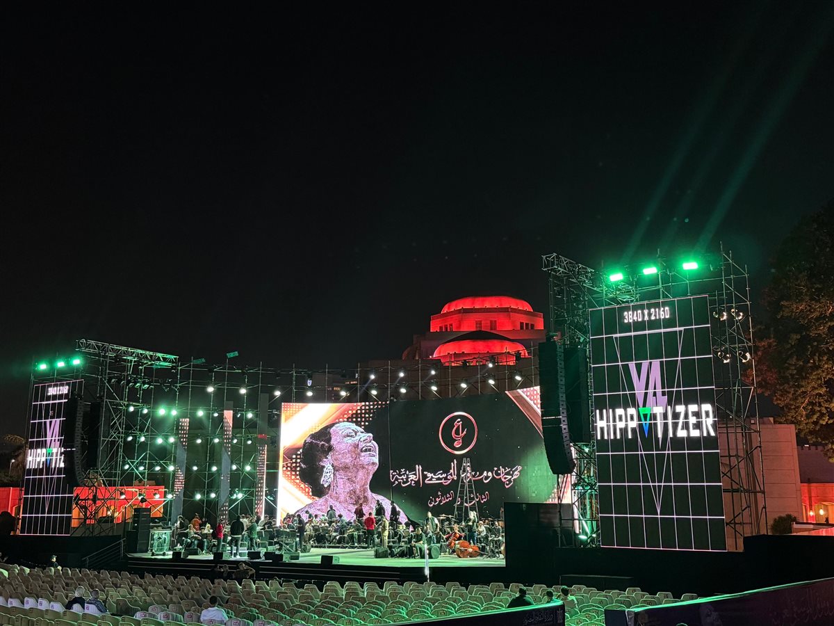 لقطات من التجهيزات النهائية لمسرح النافورة قبل انطلاق الدورة الـ 33 لمهرجان الموسيقى العربية