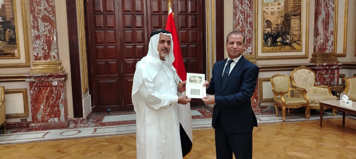 <strong>تسليم الأعضاء المعينين بمجلس الشيوخ كارنيهات العضوية</strong>