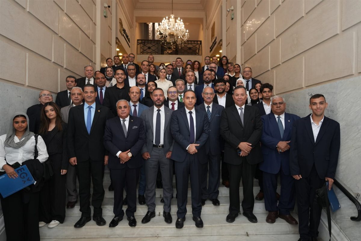 رئيس البورصة المصر ي وقيادات الهيئة والبورصة 