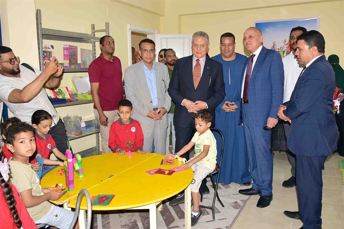 محافظ الأقصر يفتتح مكتبة مصر العامة بالطود