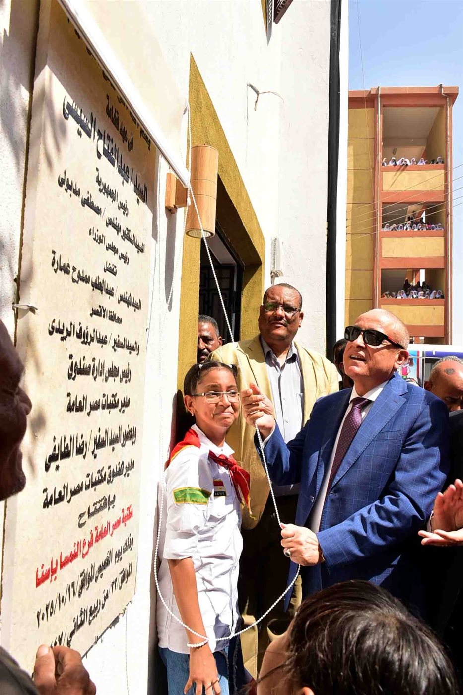 محافظ الأقصر وجولة بالنمسا في إسنا