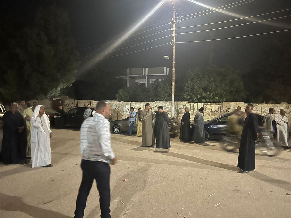 لحظة تشييع الجثمان فؤ قنا