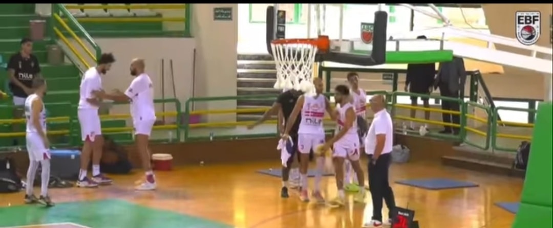 مشاجرة بين لاعبي الزمالك في مباراة دمنهور بدوري السلة