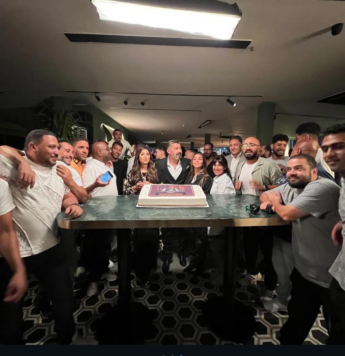 أبطال وصناع عمل مسلسل كلهم بيحبوا مودي يحتفلون بـ ياسر جلال