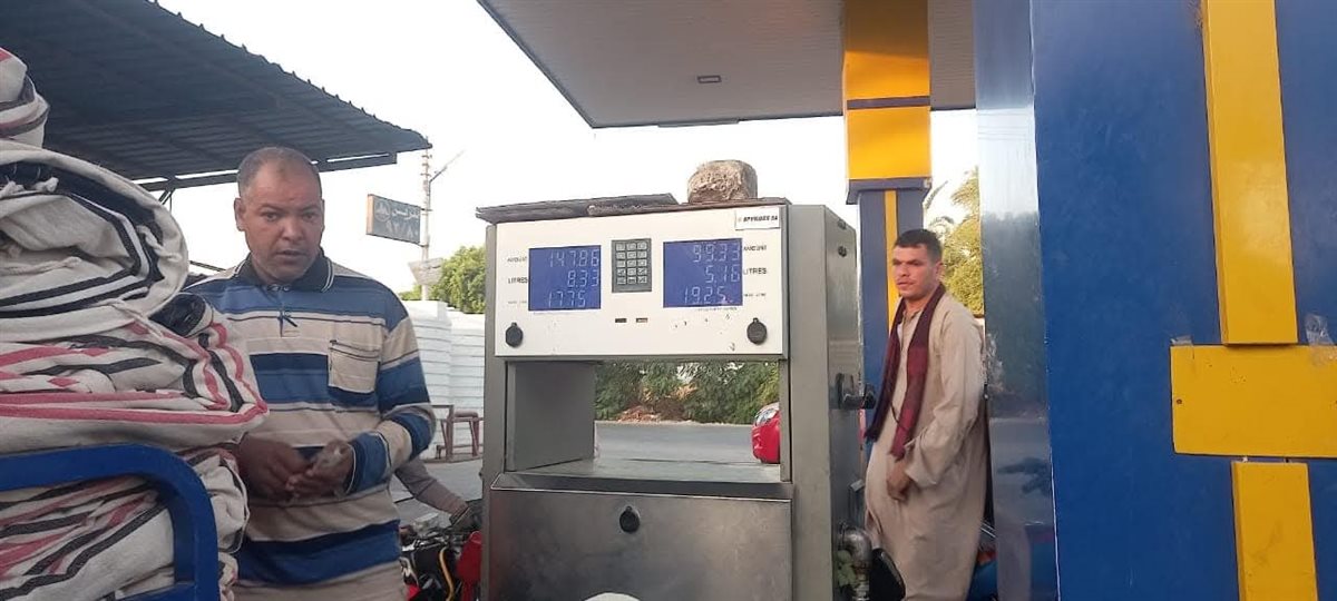 رئيس مدينة طهطا يتابع انتظام العمل بالمواقف ومحطات الوقود بعد تحريك أسعار المواد البترولية بسوهاج