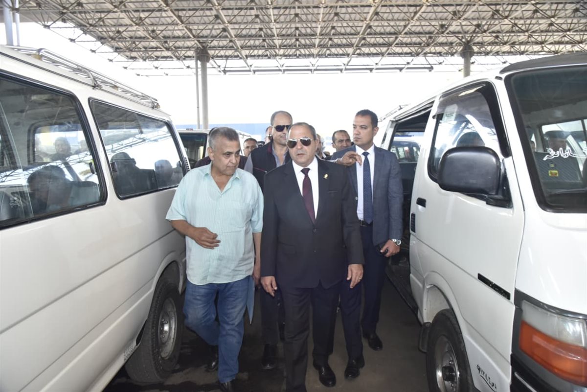 محافظ بورسعيد يتفقد الميناء البري 