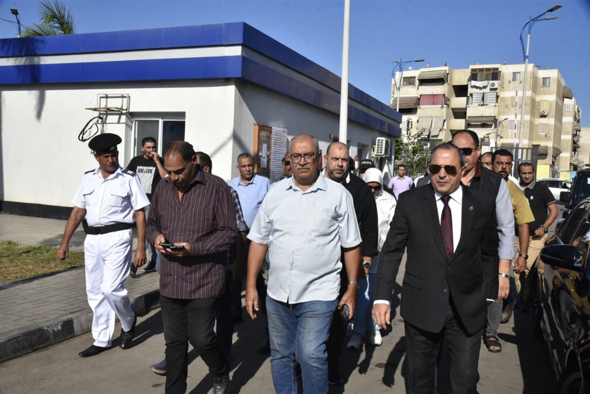 محافظ بورسعيد يتفقد الميناء البري 