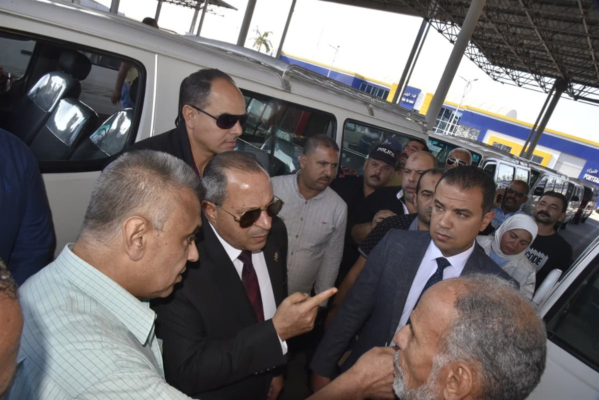 محافظ بورسعيد يتفقد الميناء البري 