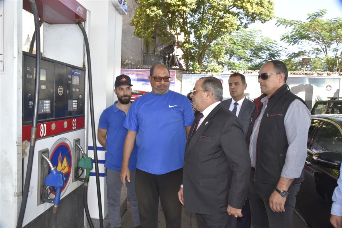 محافظ بورسعيد يتفقد محطات الوقود 