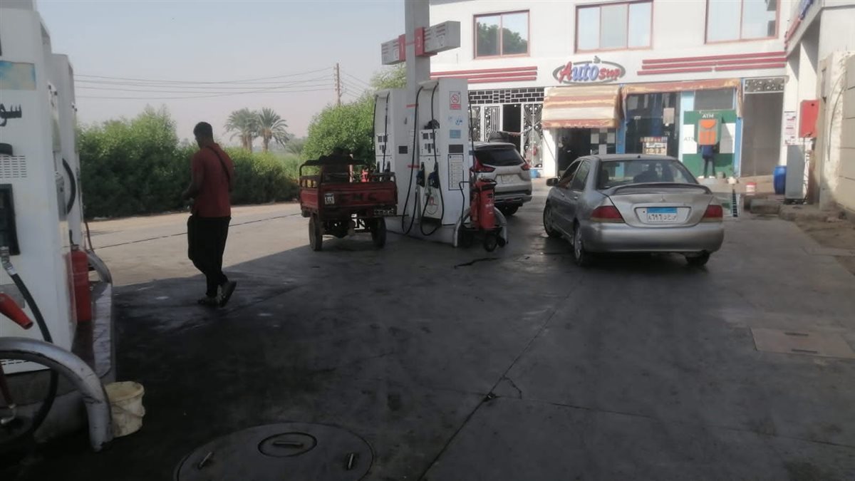 تفقد المخابز ومحطات الوقود