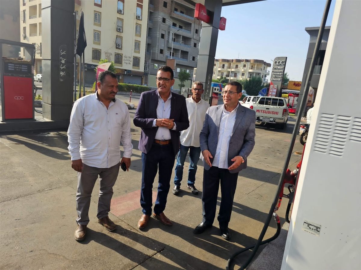 تفقد المخابز ومحطات الوقود