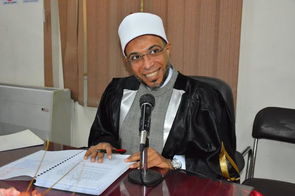 الشيخ محمد أبوبكر يحصل على درجة الماجستير بتقدير ممتاز  مع التوصية بالطبع والنشر بين الجامعات.