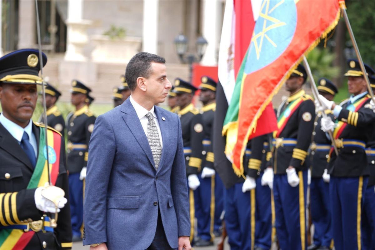 إبن العائلة الدندراوية سفيرا