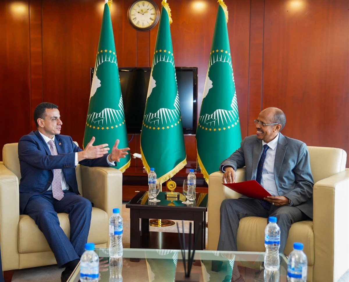 إبن العائلة الدندراوية سفيرا