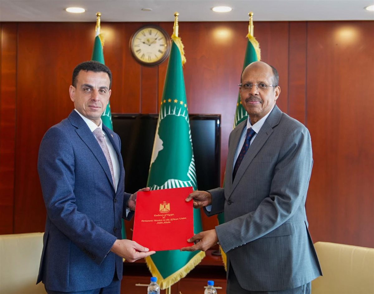 إبن العائلة الدندراوية سفيرا