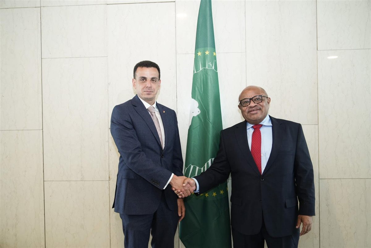 إبن العائلة الدندراوية سفيرا