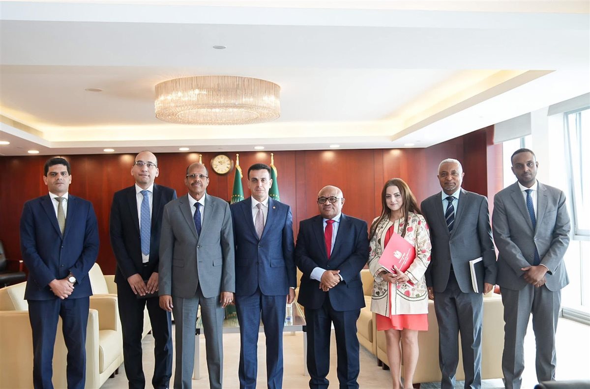 إبن العائلة الدندراوية سفيرا