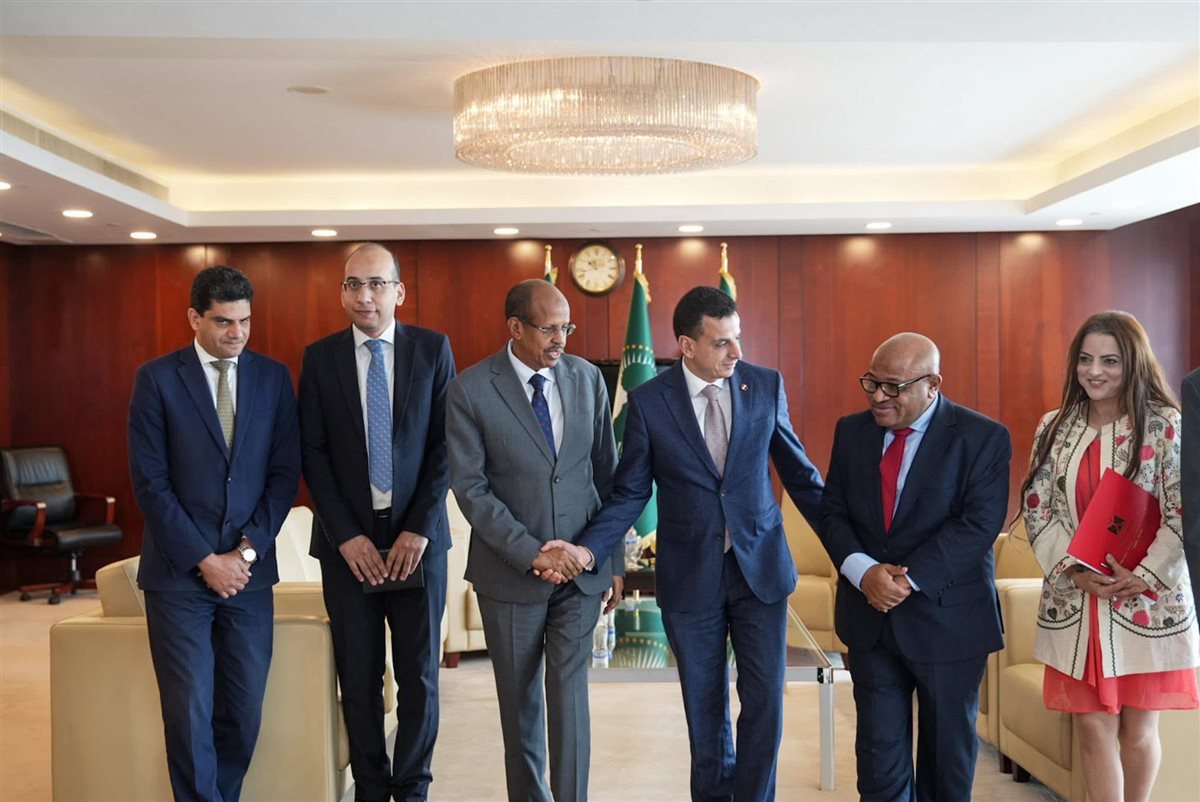 إبن العائلة الدندراوية سفيرا