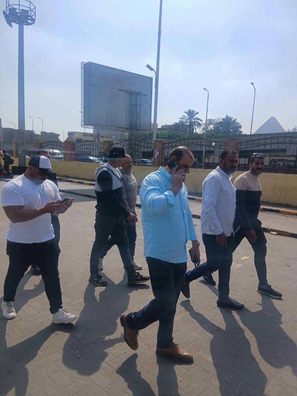 رئيس حي الهرم يتفقد المواقف ومحطات الوقود