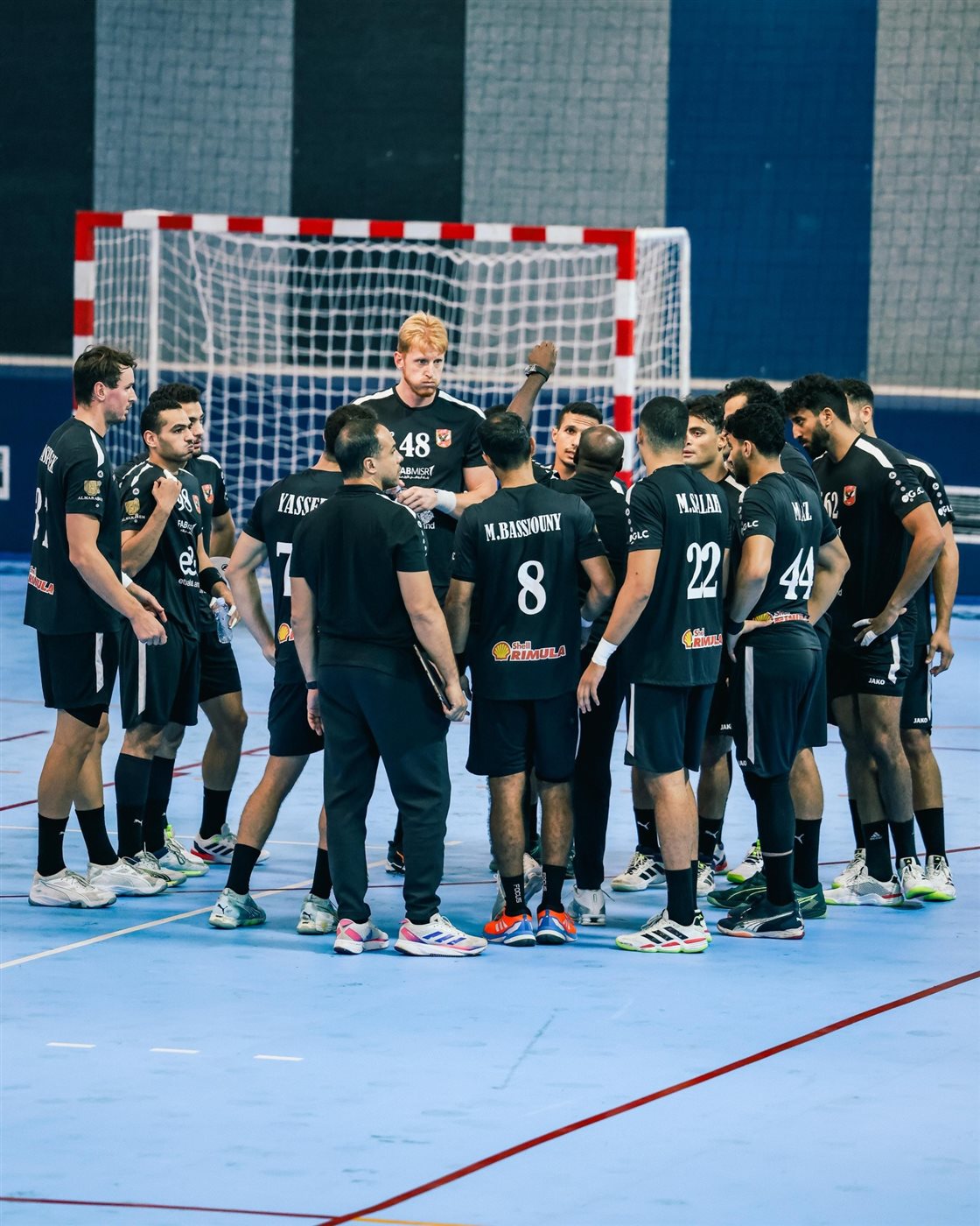 رجال يد الأهلي يكتسحون فلاورز البنيني ويتأهلون لنصف نهائي بطولة إفريقيا للأندية