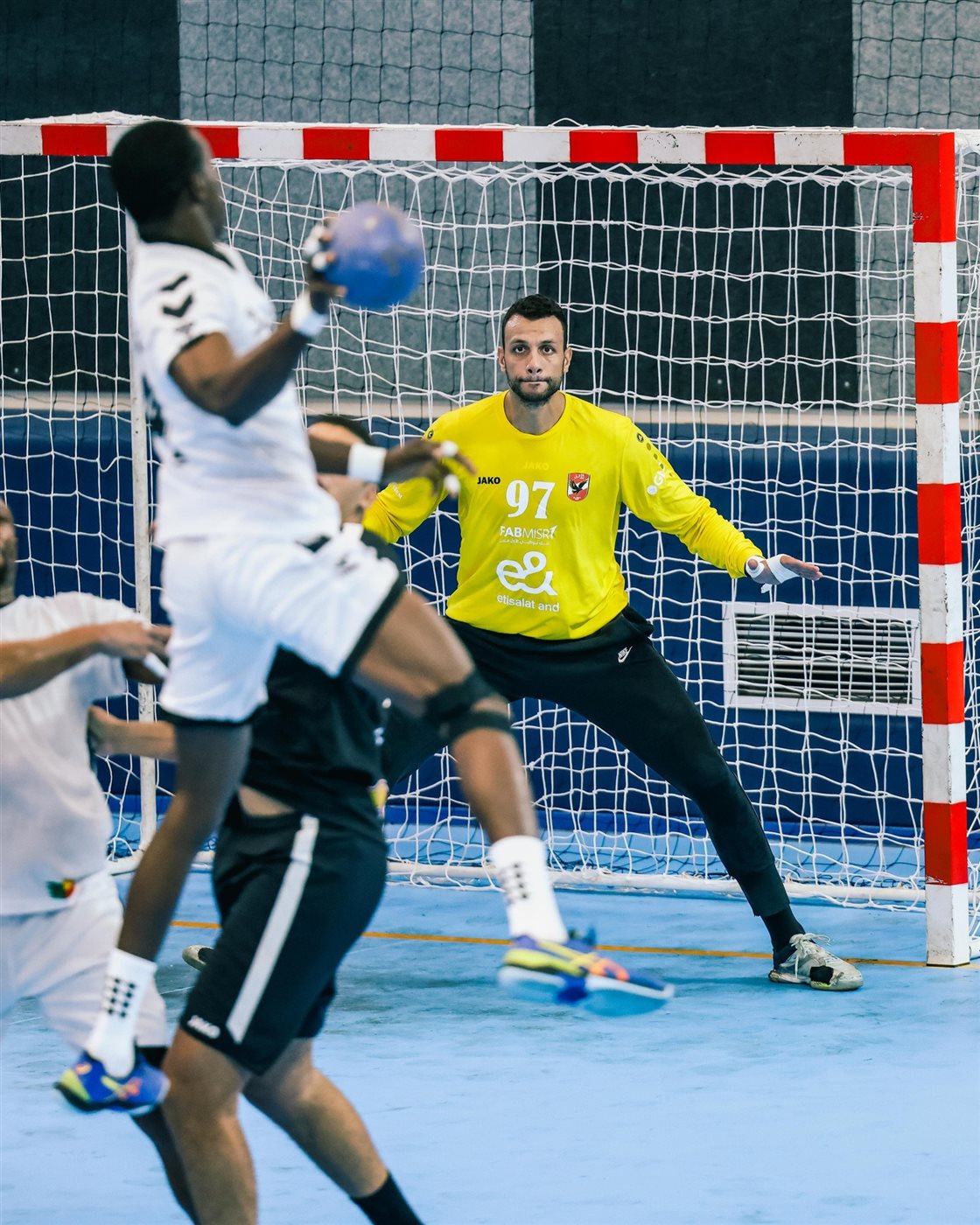 رجال يد الأهلي يكتسحون فلاورز البنيني ويتأهلون لنصف نهائي بطولة إفريقيا للأندية