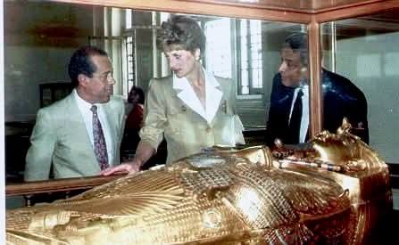 صور نادرة للأميرة ديانا في قاعة الملك توت عنخ آمون 