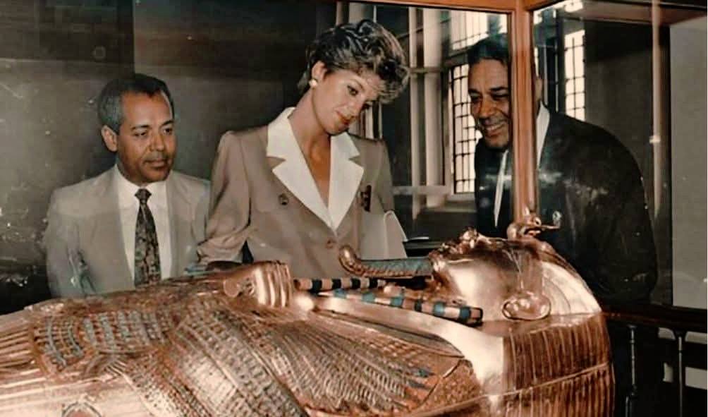 صور نادرة للأميرة ديانا في قاعة الملك توت عنخ آمون 