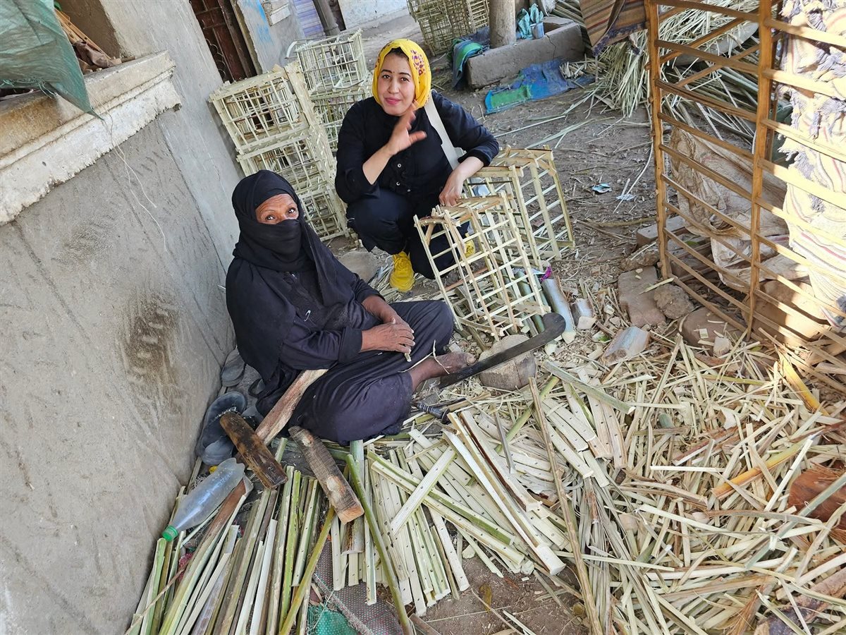 محررة القاهرة 24 خلال لقائها بالسيدة أم محمد ابنة قنا