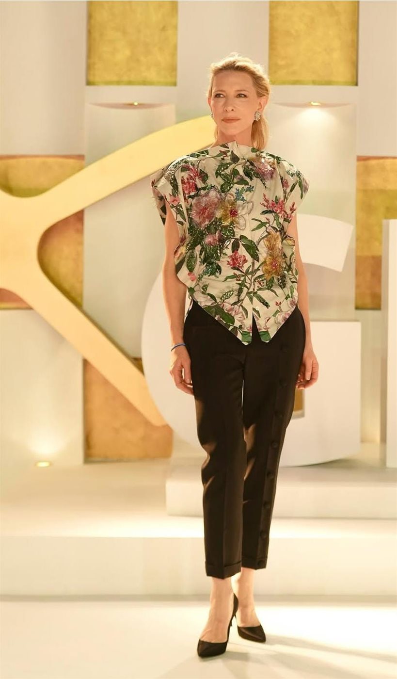 كيت بلانشيت تتألق على السجادة الحمراء بمهرجان الجونة