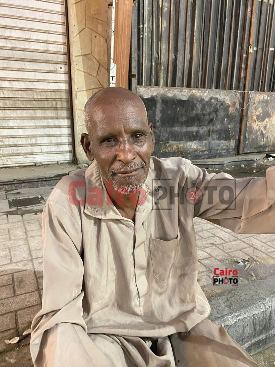 اشهر عازف ناي بشوارع الأقصر يفقد بصرة ويريد العلاج