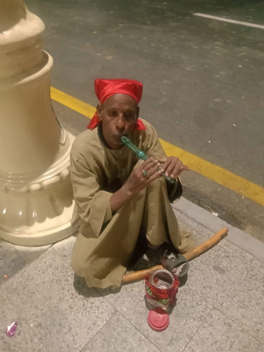 اشهر عازف ناي بشوارع الأقصر يفقد بصرة ويريد العلاج