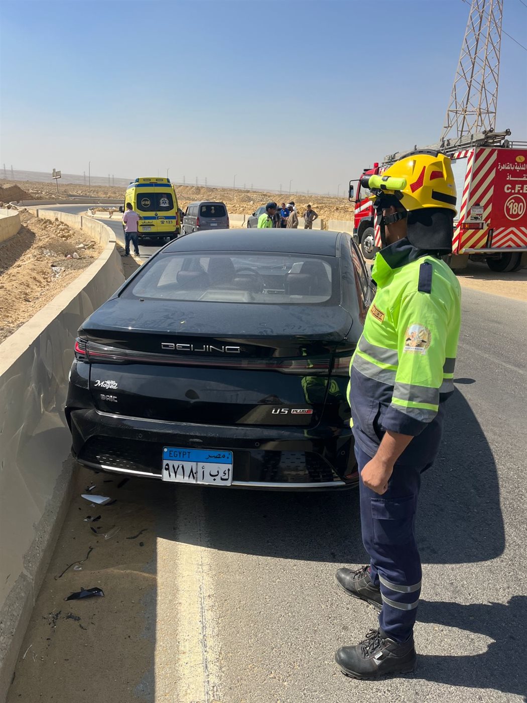 الحماية المدنية ترفع آثار تصادم بطريق العين السخنة بعد تسرب بقعة زيت 3 متر دون إصابات