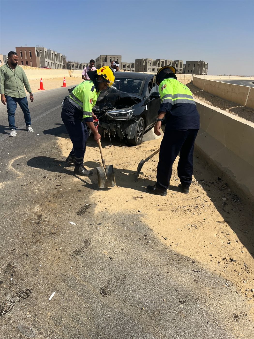 الحماية المدنية ترفع آثار تصادم بطريق العين السخنة بعد تسرب بقعة زيت 3 متر دون إصابات