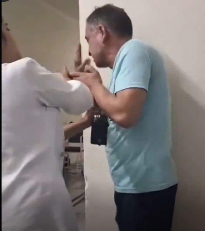 ممرضة هندية تصفع متحرش