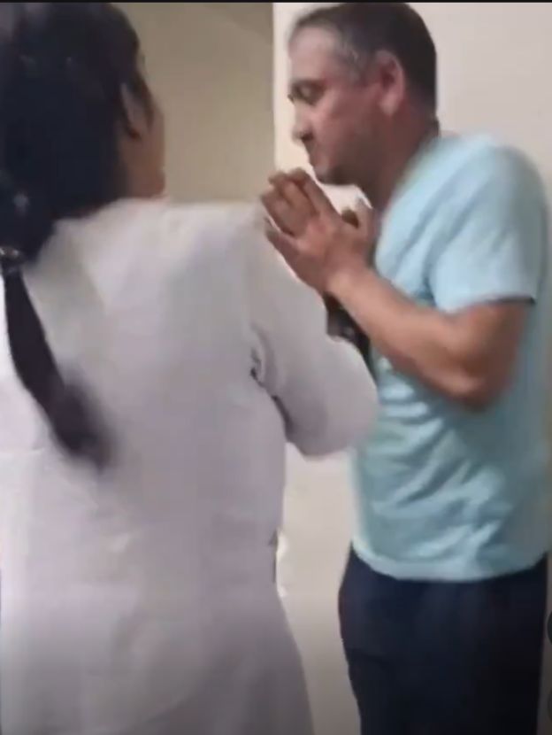 ممرضة هندية تصفع متحرش