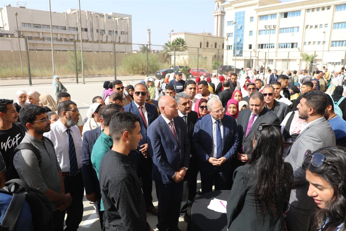 محافظ القاهرة يفتتح ملتقى التوظيف والتدريب