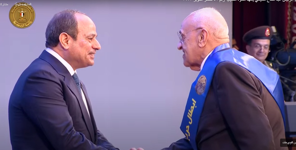 الرئيس السيسي يكرم أبطال نصر أكتوبر الندوة التثقيفية الـ42