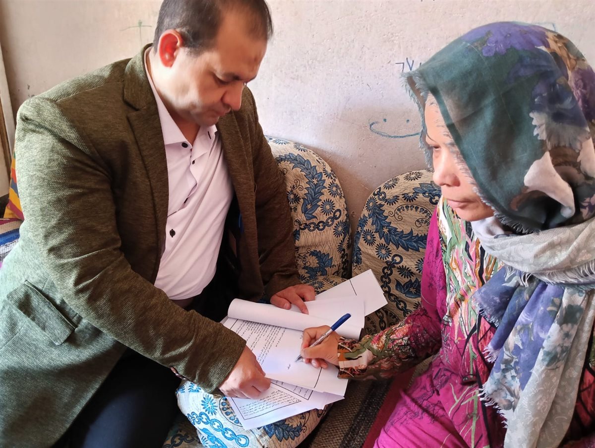 وكيل مديرية العمل بالأقصر وتوفير فرصة عمل لإحدى السيدات