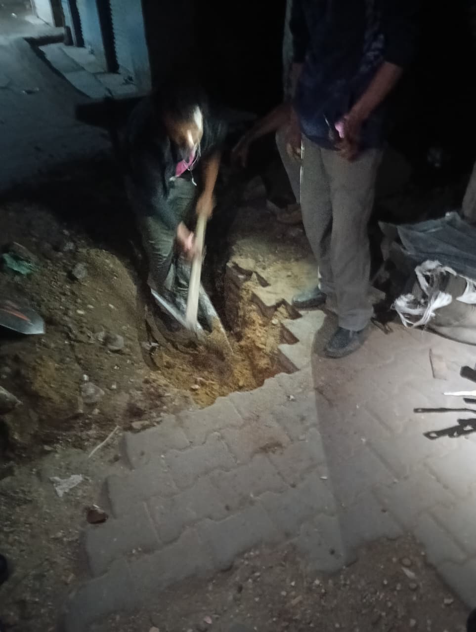 اشتعال كابل كهرباء عمومي يتسبب في انقطاع التيار