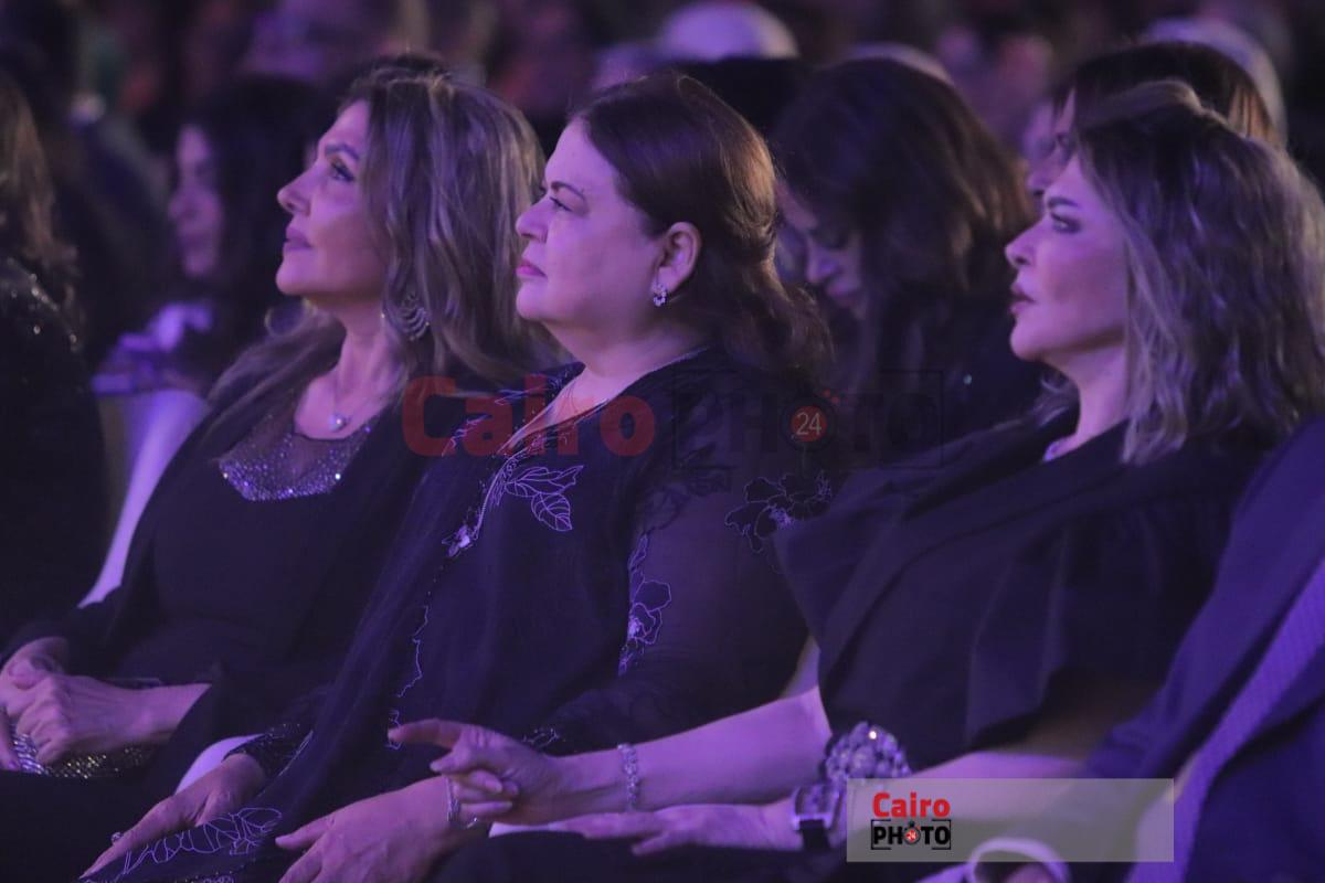 ماجدة زكي وزوجة هاني شاكر في حفله الأخير