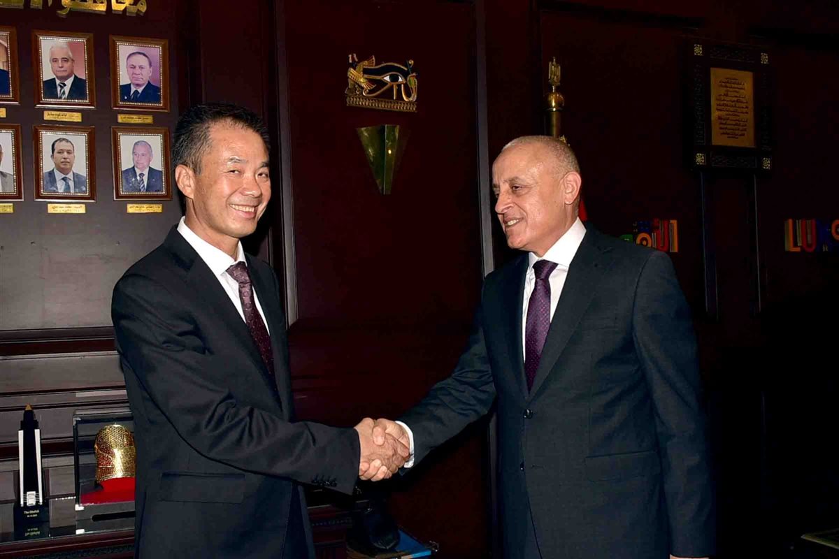 محافظ الأقصر يستقبل وفد صيني 