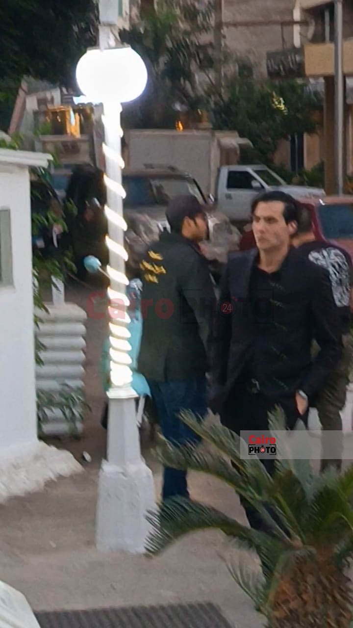 أمير عيد يستقبل عزاء والدته