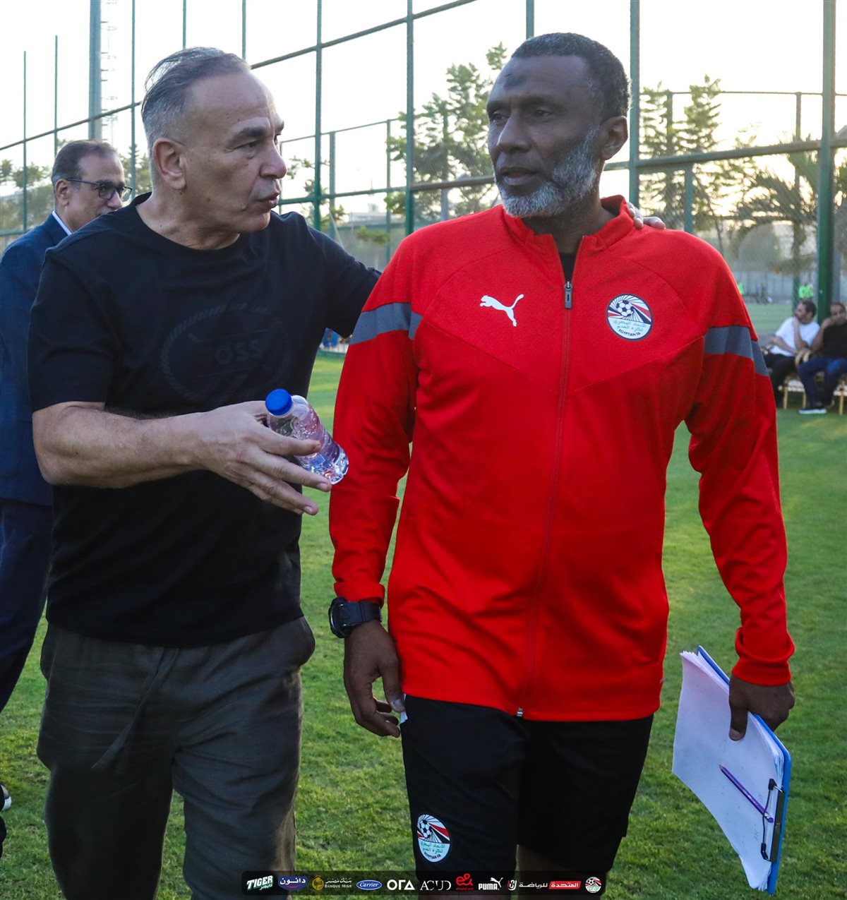 زيارة التوأم ومجلس اتحاد الكرة لمران منتخب الناشئين (4)