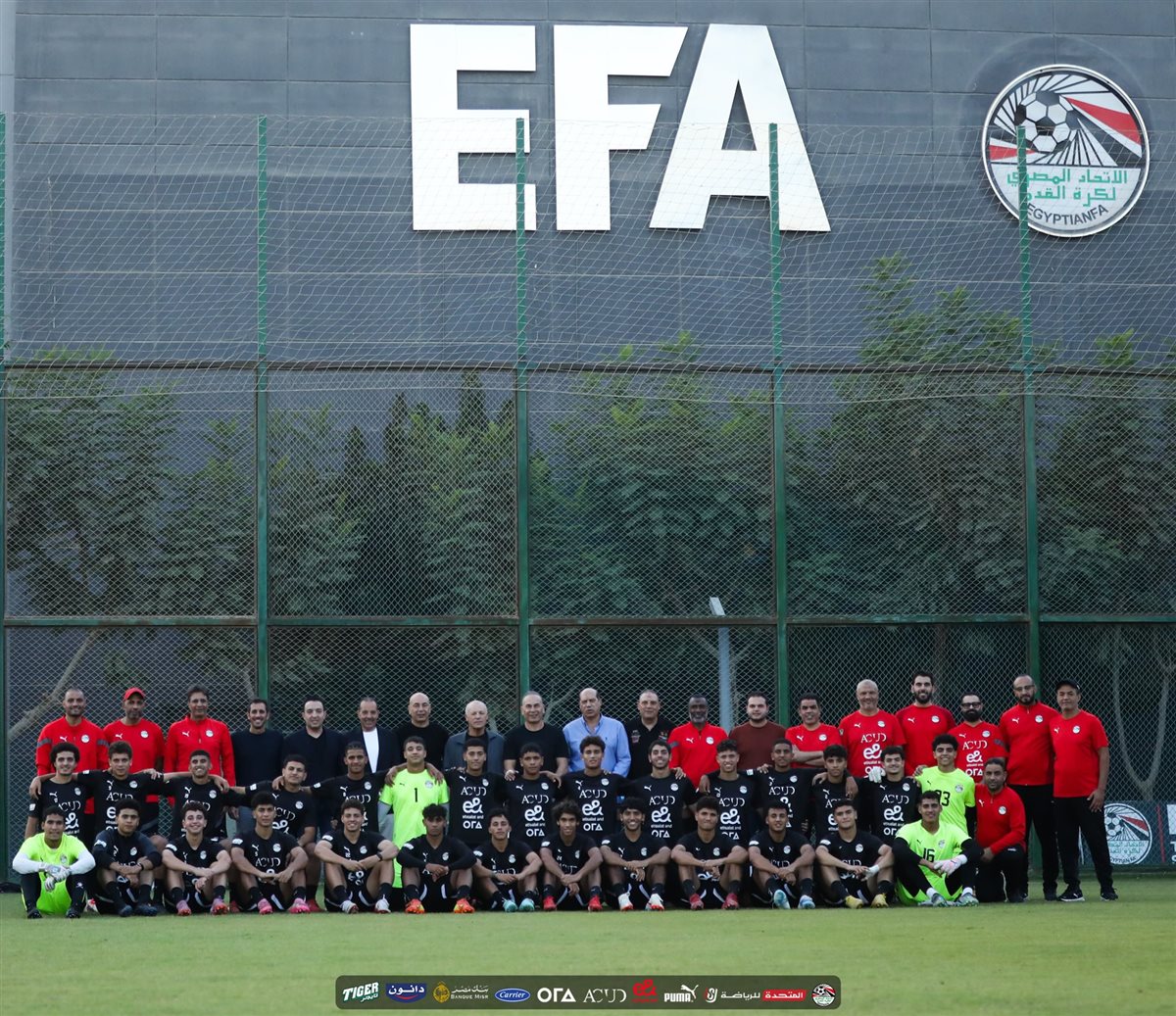 زيارة التوأم ومجلس اتحاد الكرة لمران منتخب الناشئين (3)