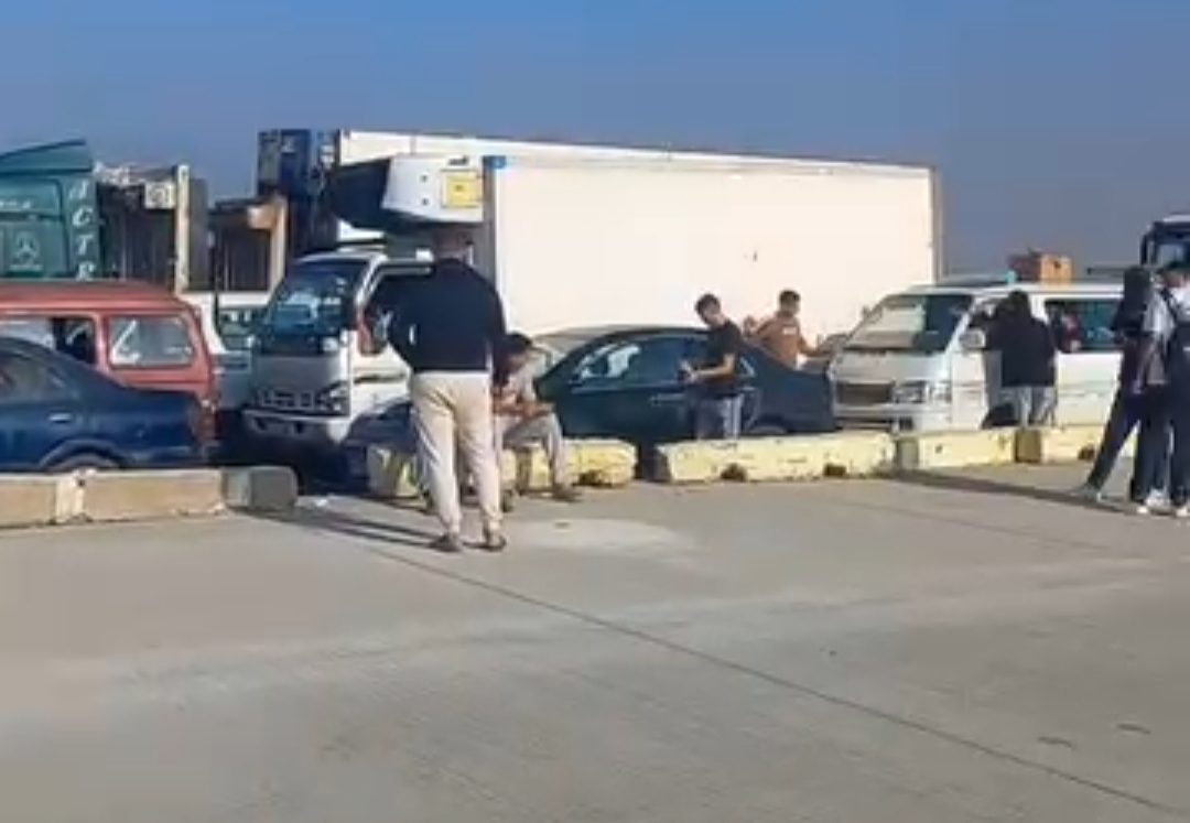زحام السيارات بسبب غلق بوابات الطريق الإقليمي بالمنوفية