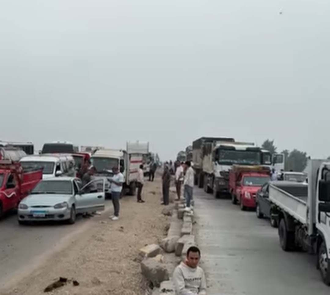 زحام السيارات بسبب غلق بوابات الطريق الإقليمي بالمنوفية
