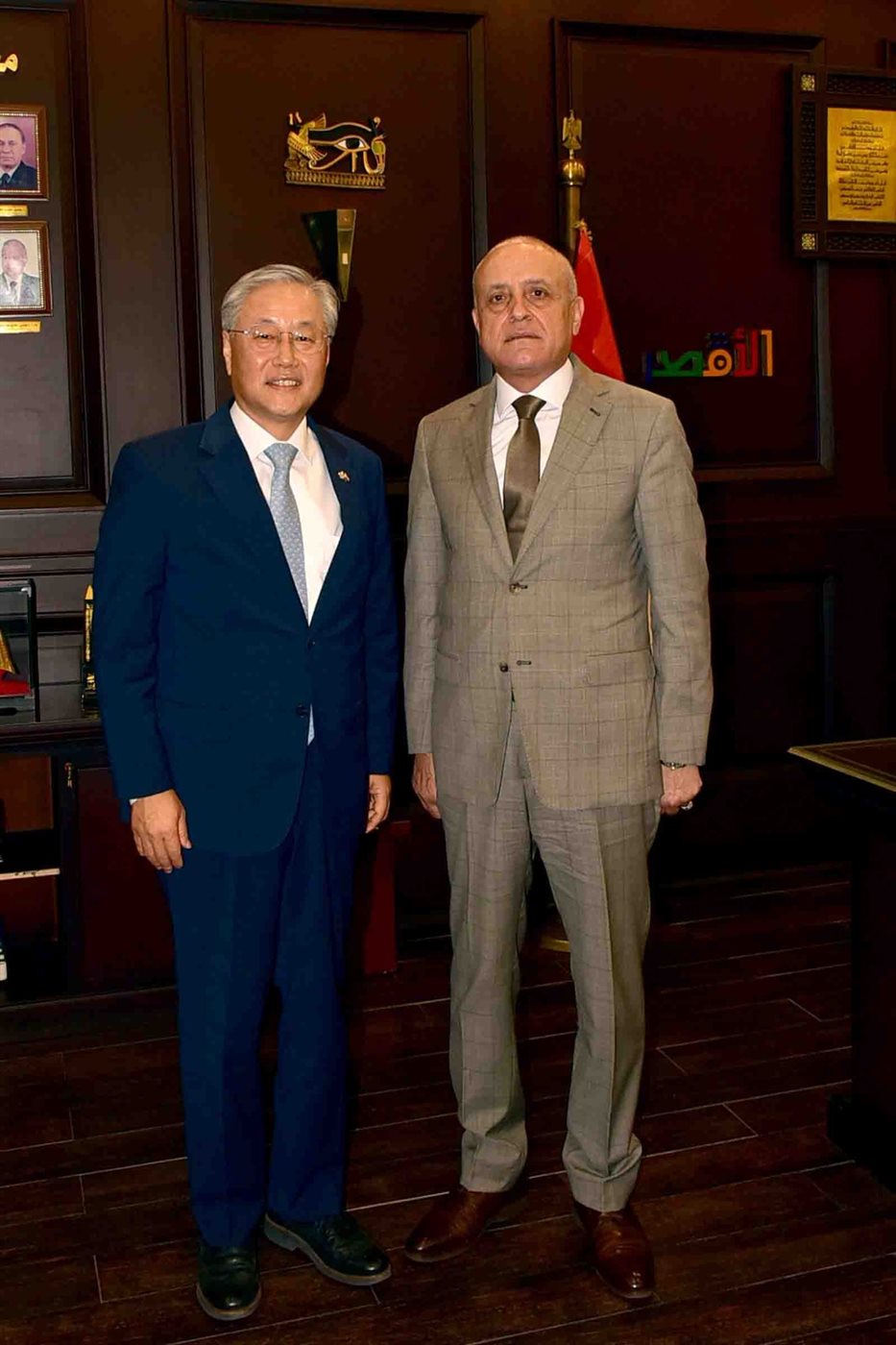 محافظ الأقصر والسفير الكوري