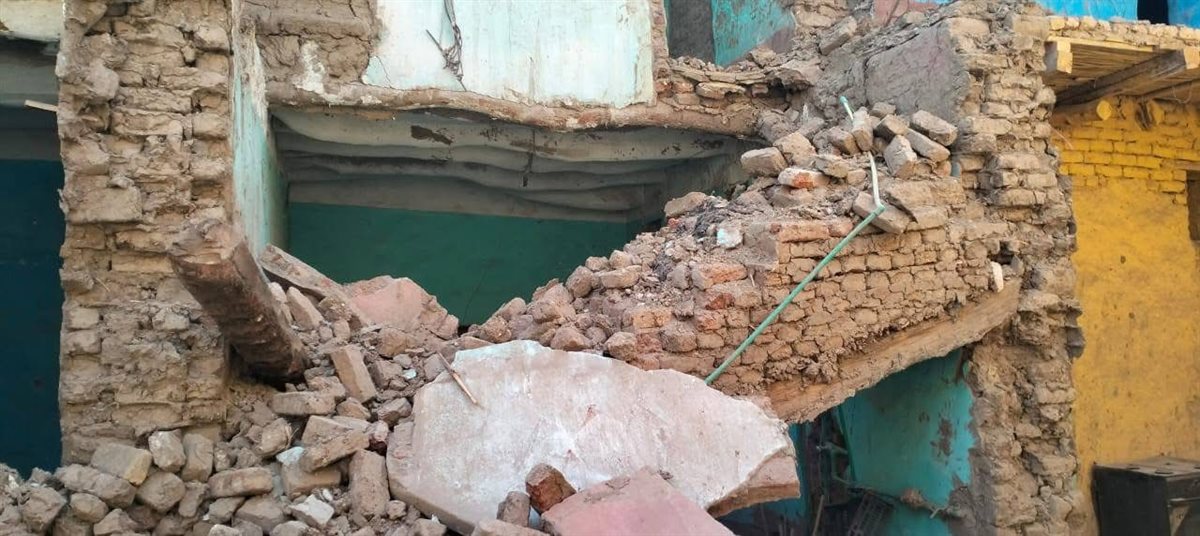 انهيار منزل من الطوب اللبن بالاقصر دون إصابات