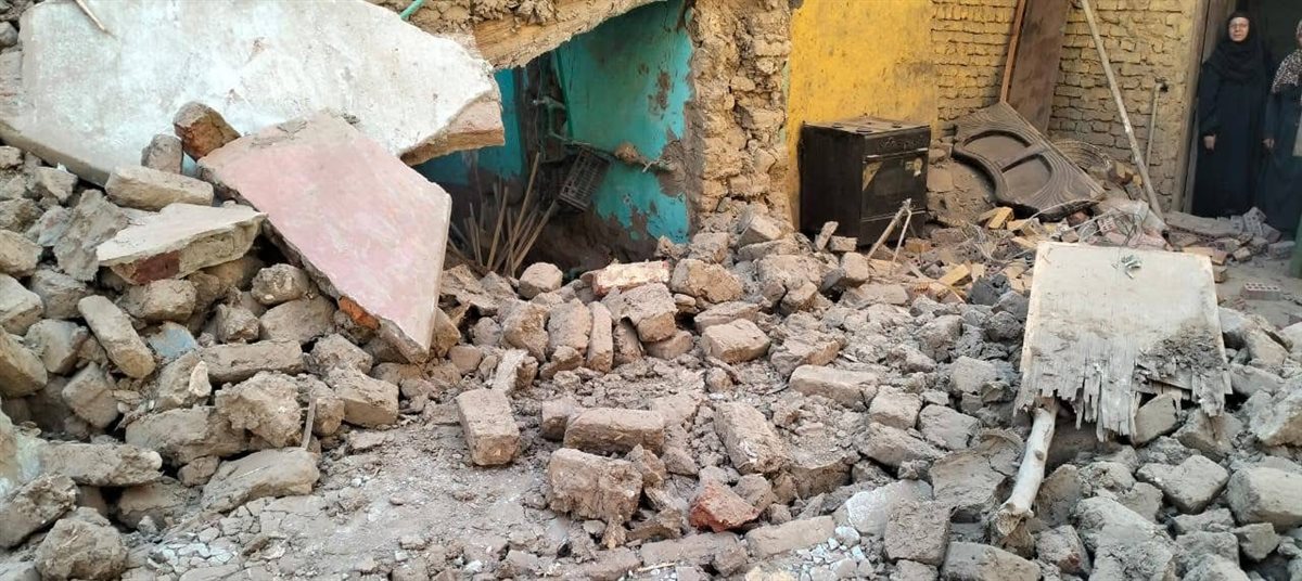 انهيار منزل من الطوب اللبن بالاقصر دون إصابات