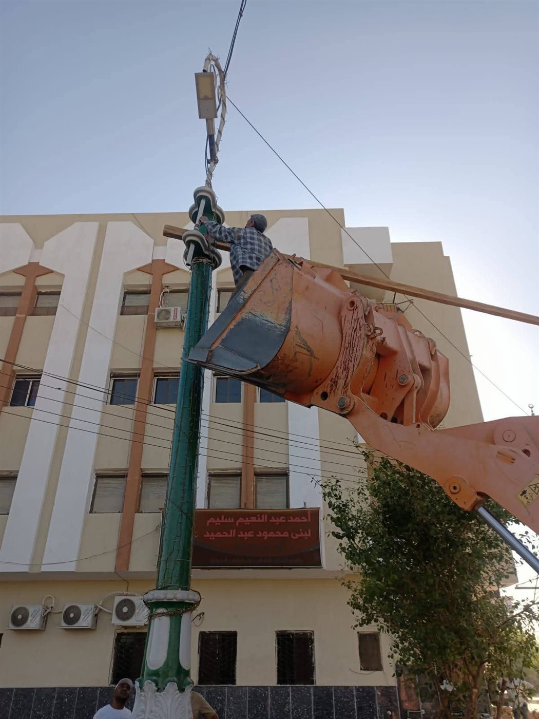 الوادى الجديد تزيل دعايا الانتخابا الغير مرخصة من الشوارع والميادين